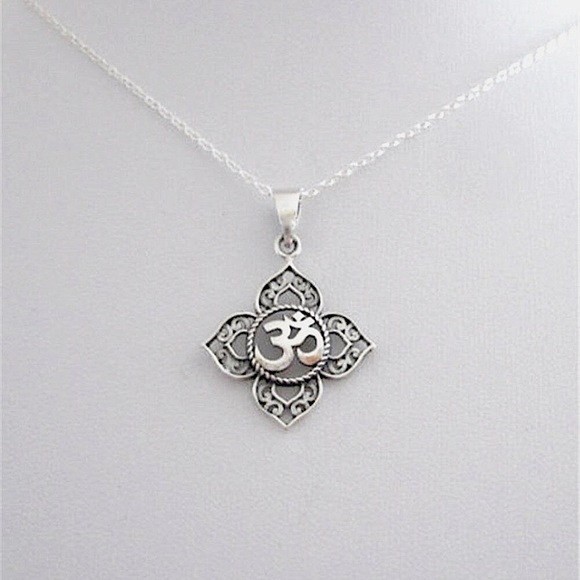 OM NAMASTE MINDFUL SILVER PENDANT NECKLACE brand new great for a gift! #0001 - Picture 1 of 2